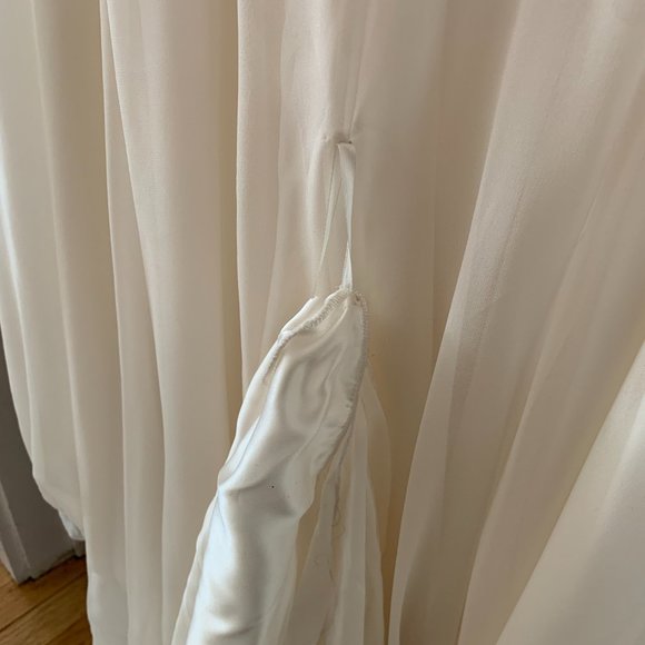 Brand New Dreamers and Lovers "Yaya" Lace & Silk Wedding Dress - Picture 9 of 11